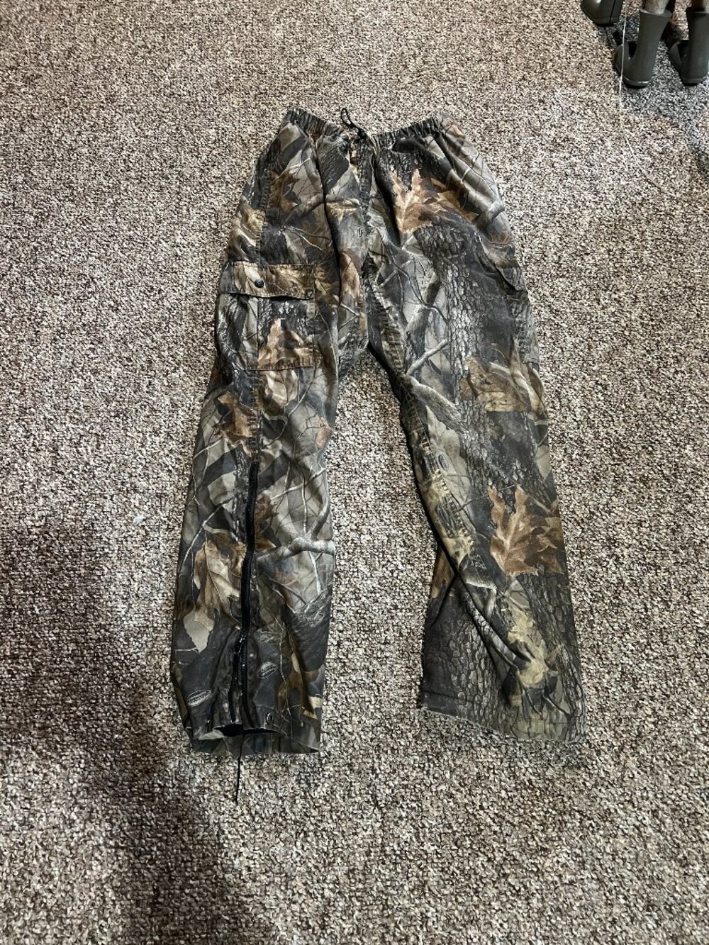 Men's Field & Stream Camo Hunting Lightweight Pants Size M Some Tears in Lining